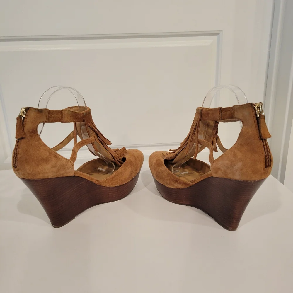 ELAINE TURNER TAN FRINGE SUEDE ZIPPER BACK WEDGES SIZE 9.5